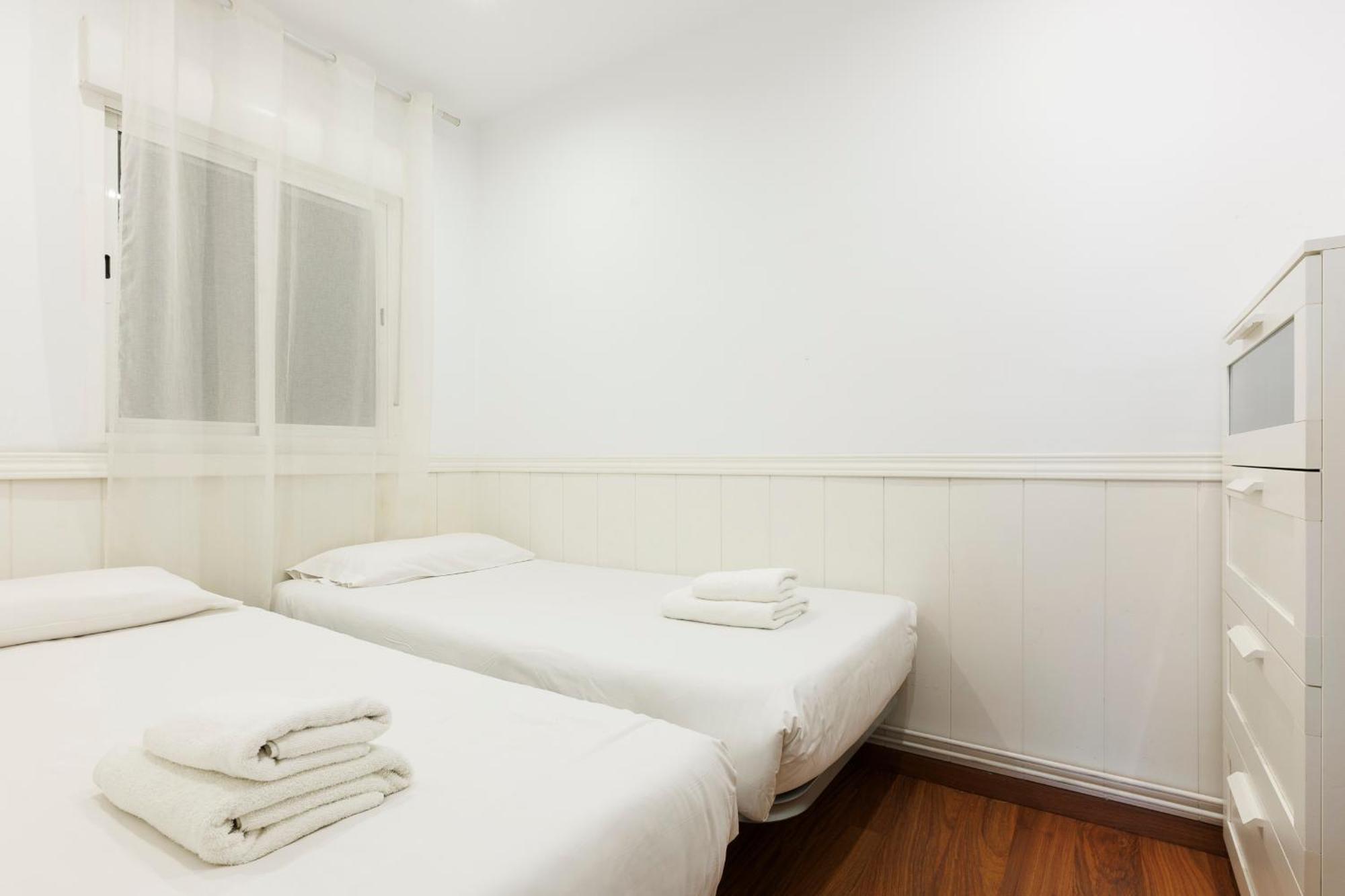 Aparteasy - Private Terrace, 3-Bedroom Apartment Barcelona Exterior photo